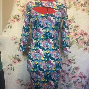 Beautiful dress with open back and zip on side sm